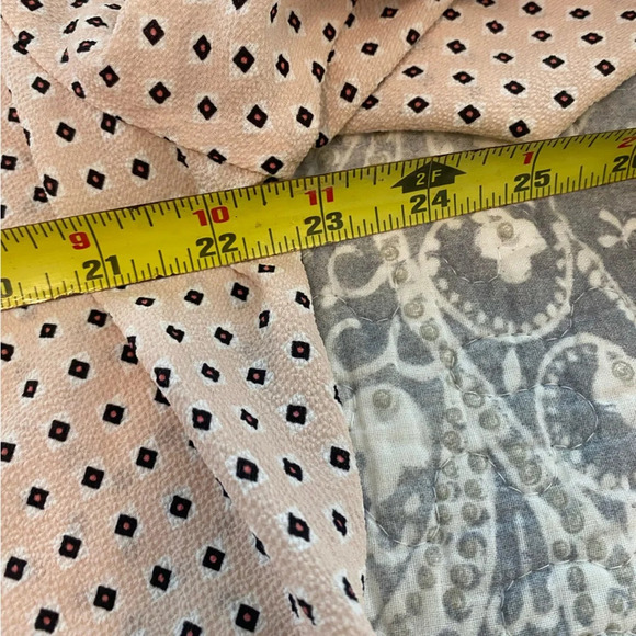 ADRIANNA PAPELL Faux Wrap Top Blouse size large pink cream color - Picture 5 of 6